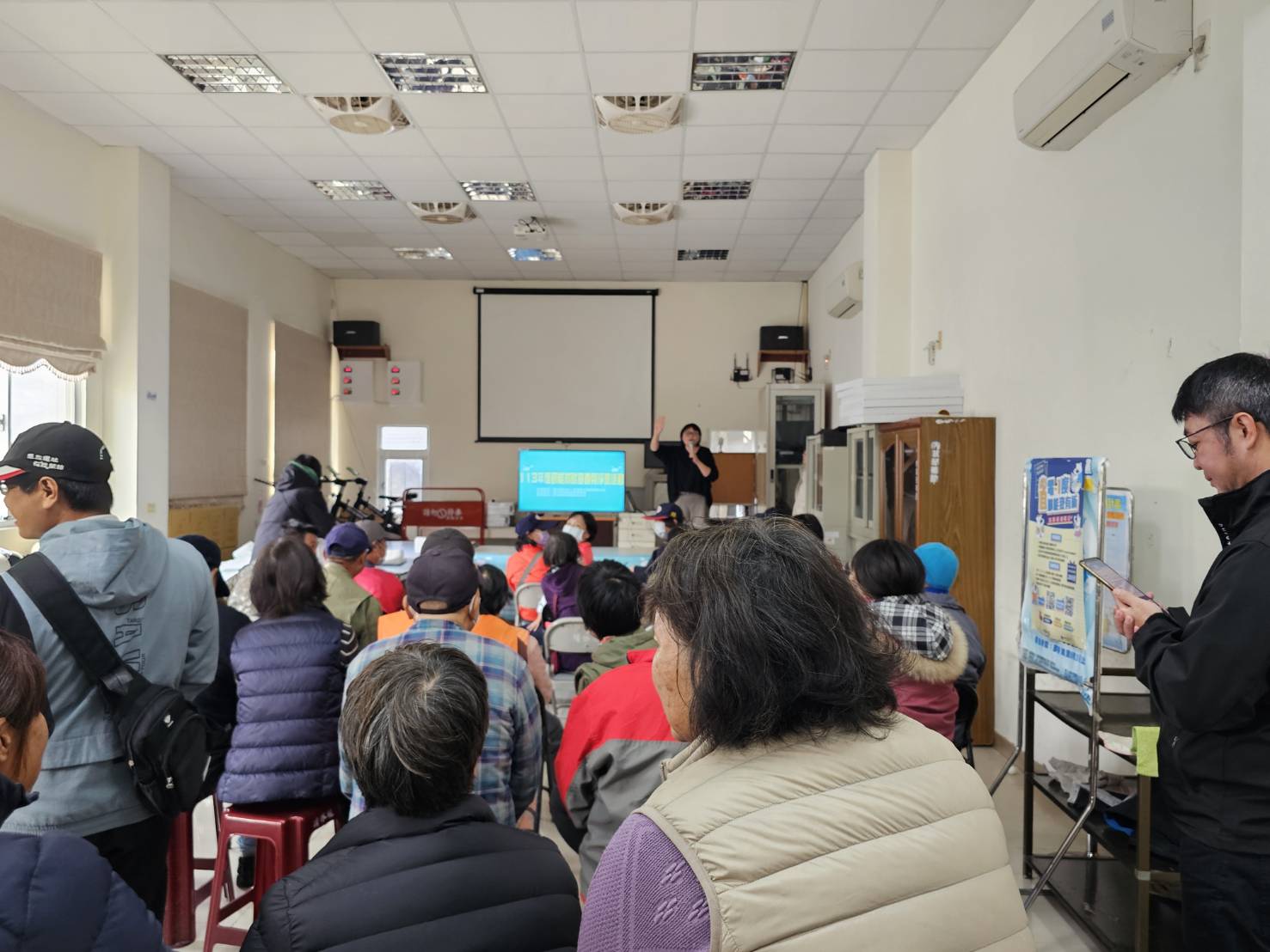 113-11-30連江地檢署於節能減碳宣導與淨灘活動辦理反詐騙反賄選宣導 (3)