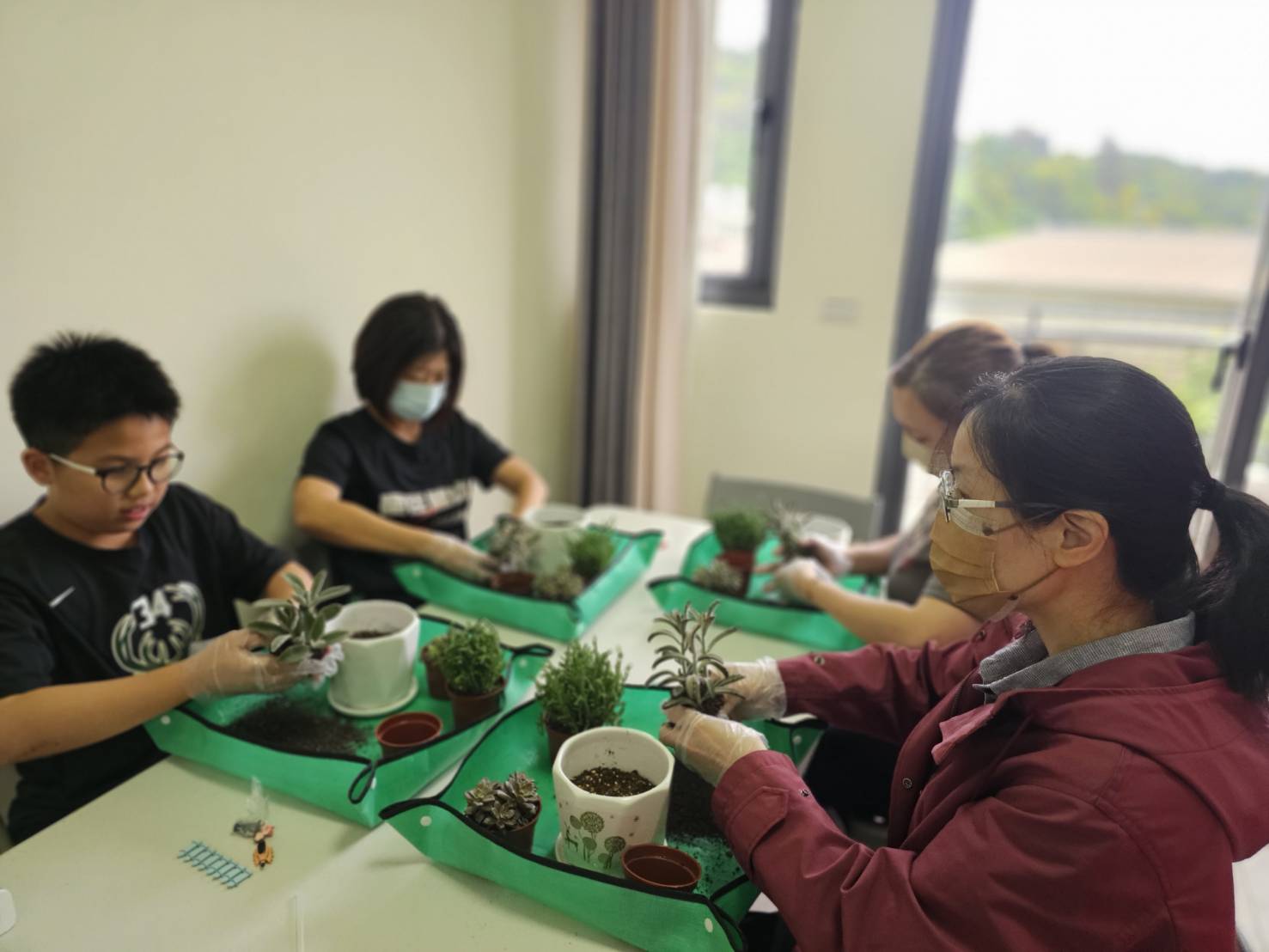 114-05-24犯保連江分會 【多肉盆栽手作】 (5)