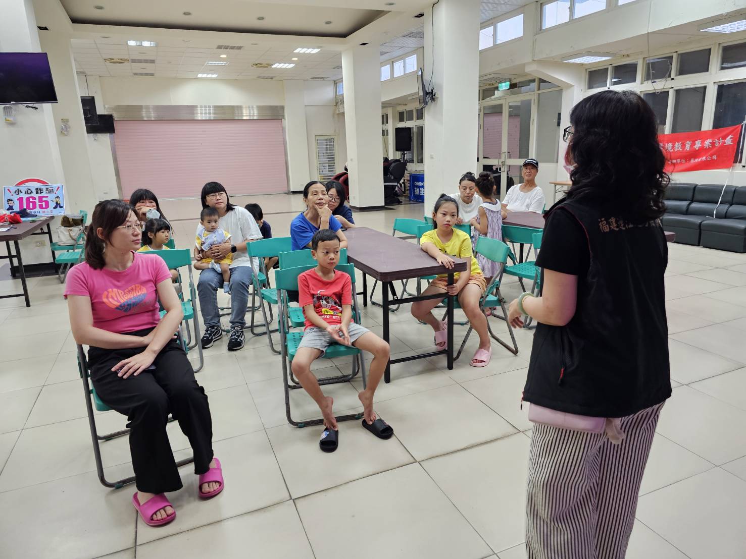 114-07-26連江地檢署於環境教育繪本說故事活動打詐反毒等法律宣導 (1)
