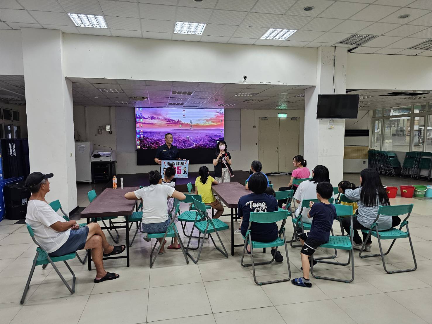 114-07-26連江地檢署於環境教育繪本說故事活動打詐反毒等法律宣導 (3)