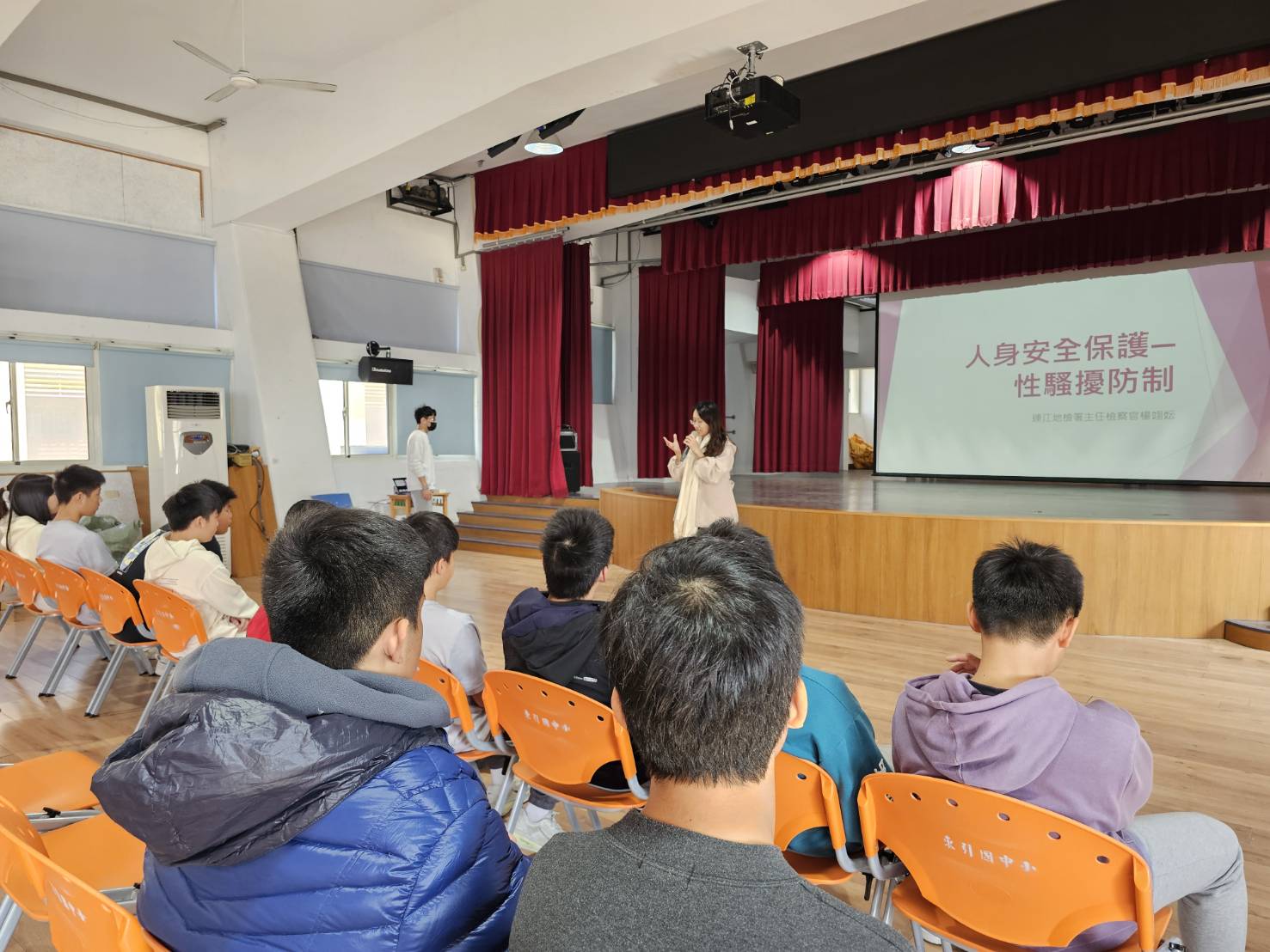 114-11-21連江地檢署於東引國中辦理反詐騙等法律宣導 (3)