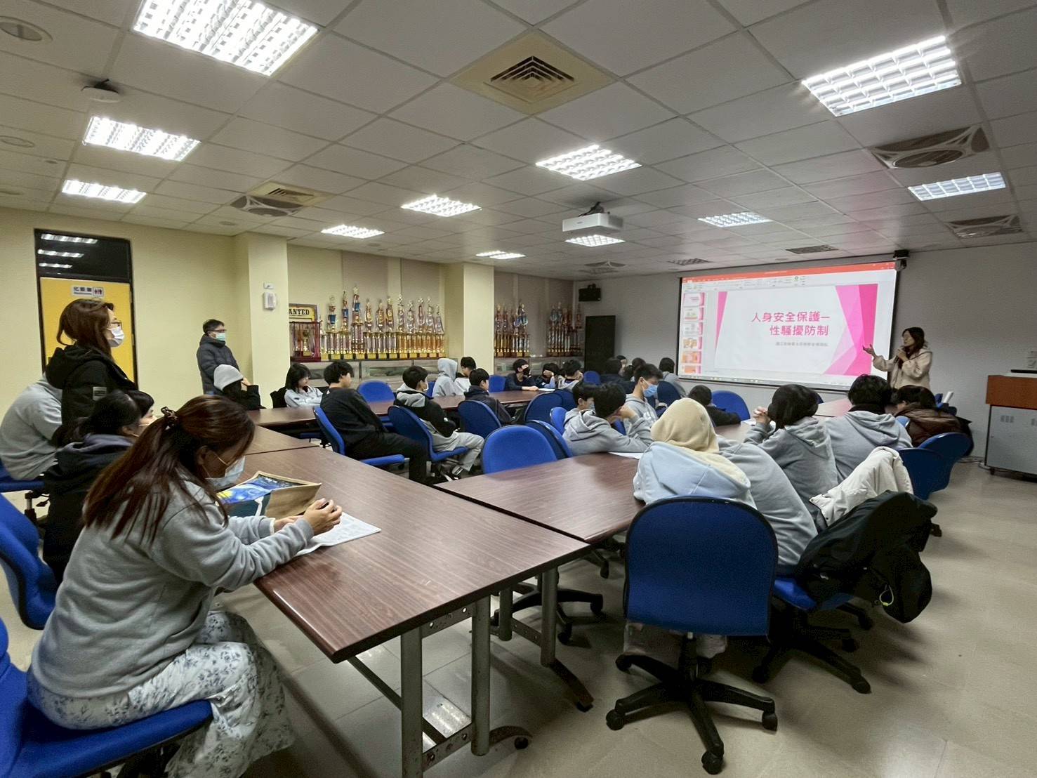 114-12-12連江地檢於中山國中法詐騙等法律宣導 (2)